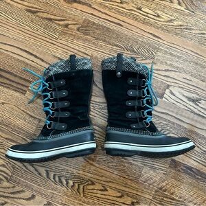 Sorel Joan of Arctic knit boots women’s size 7 sweater detail blue laces